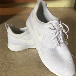 White Nike Roshes